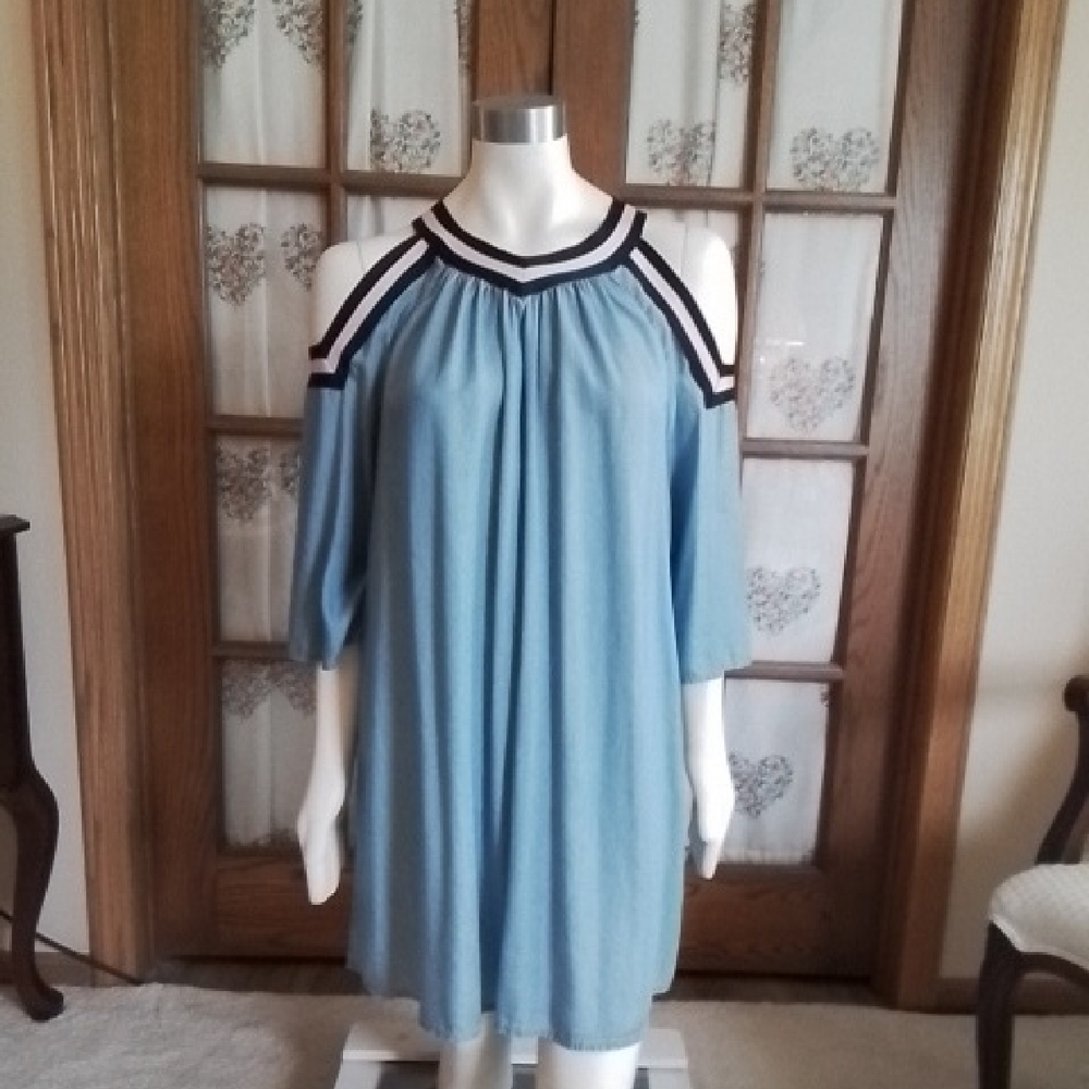 NWOT! crown & ivy cold-shoulder, v-neck dress, light denim blue, size M.